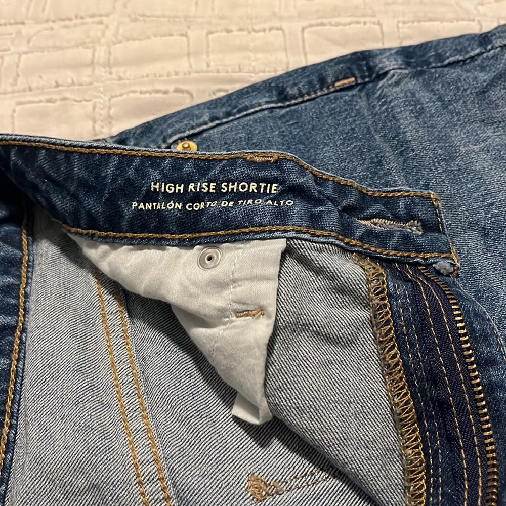 Universal Thread High Rise Jean Shorts - Picture 4 of 5